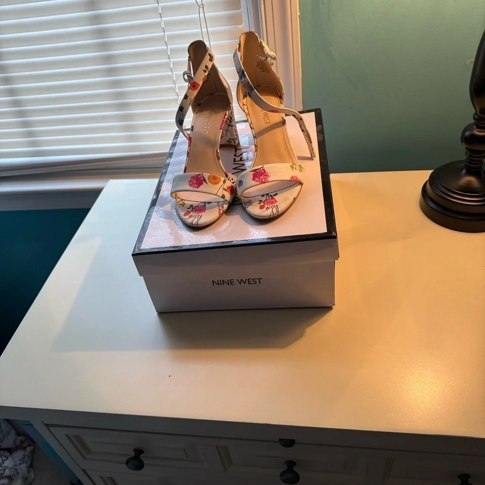 Nine West White and Pink Floral Heels